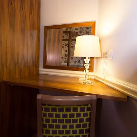 בית הארחה Georgian House & Mews 4*
